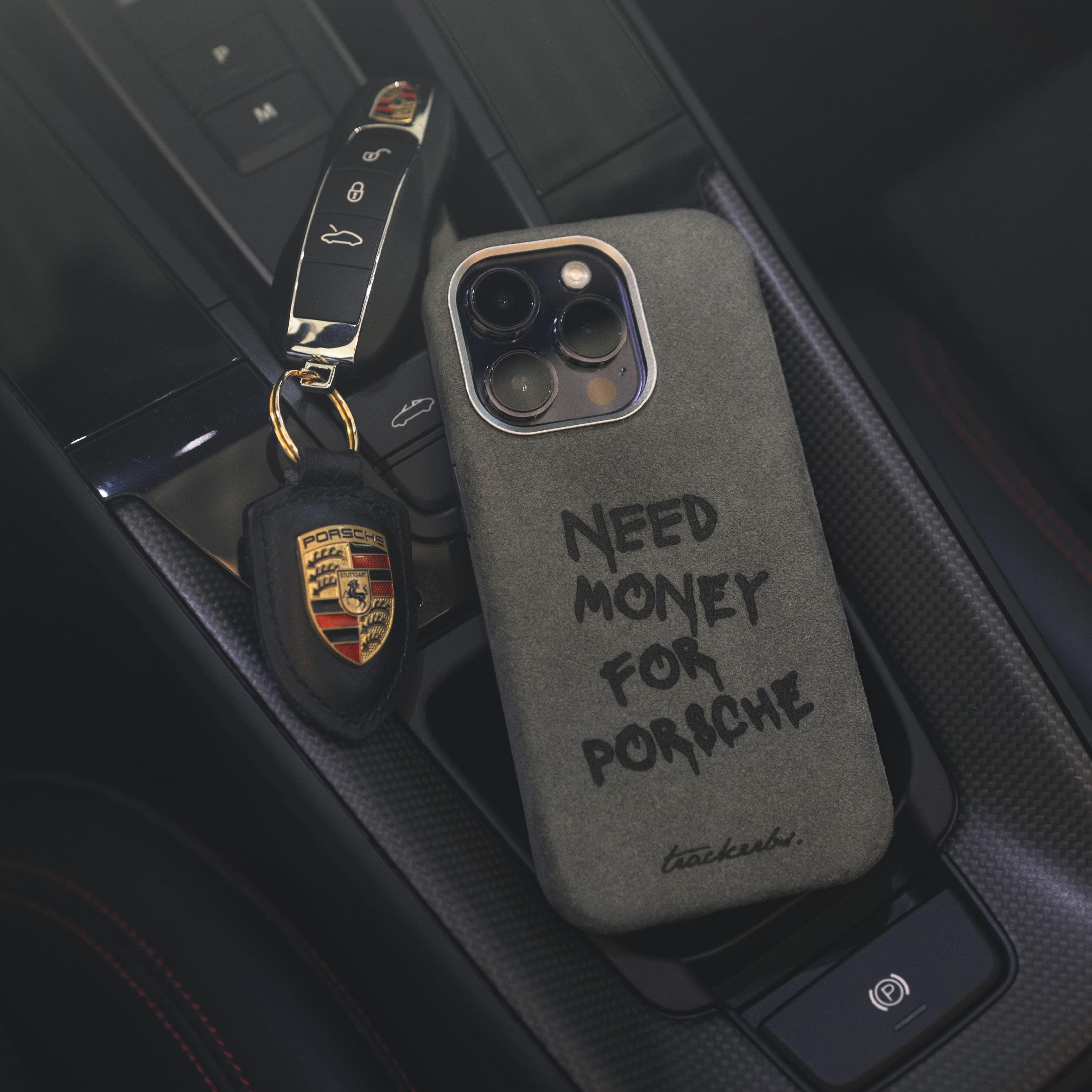 Coque en Alcantara® "Need Money For Porsche"