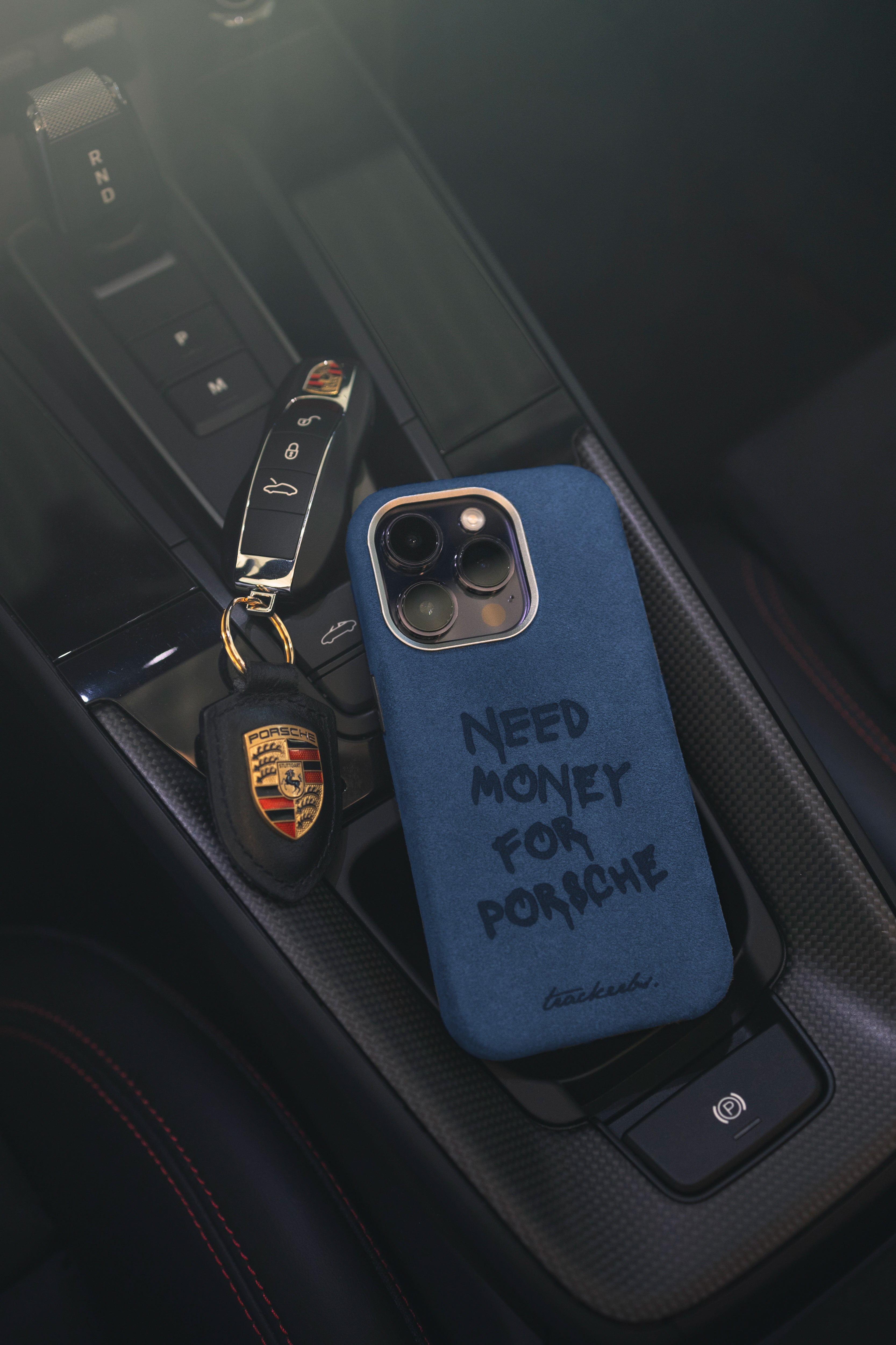Coque en Alcantara® "Need Money For Porsche"