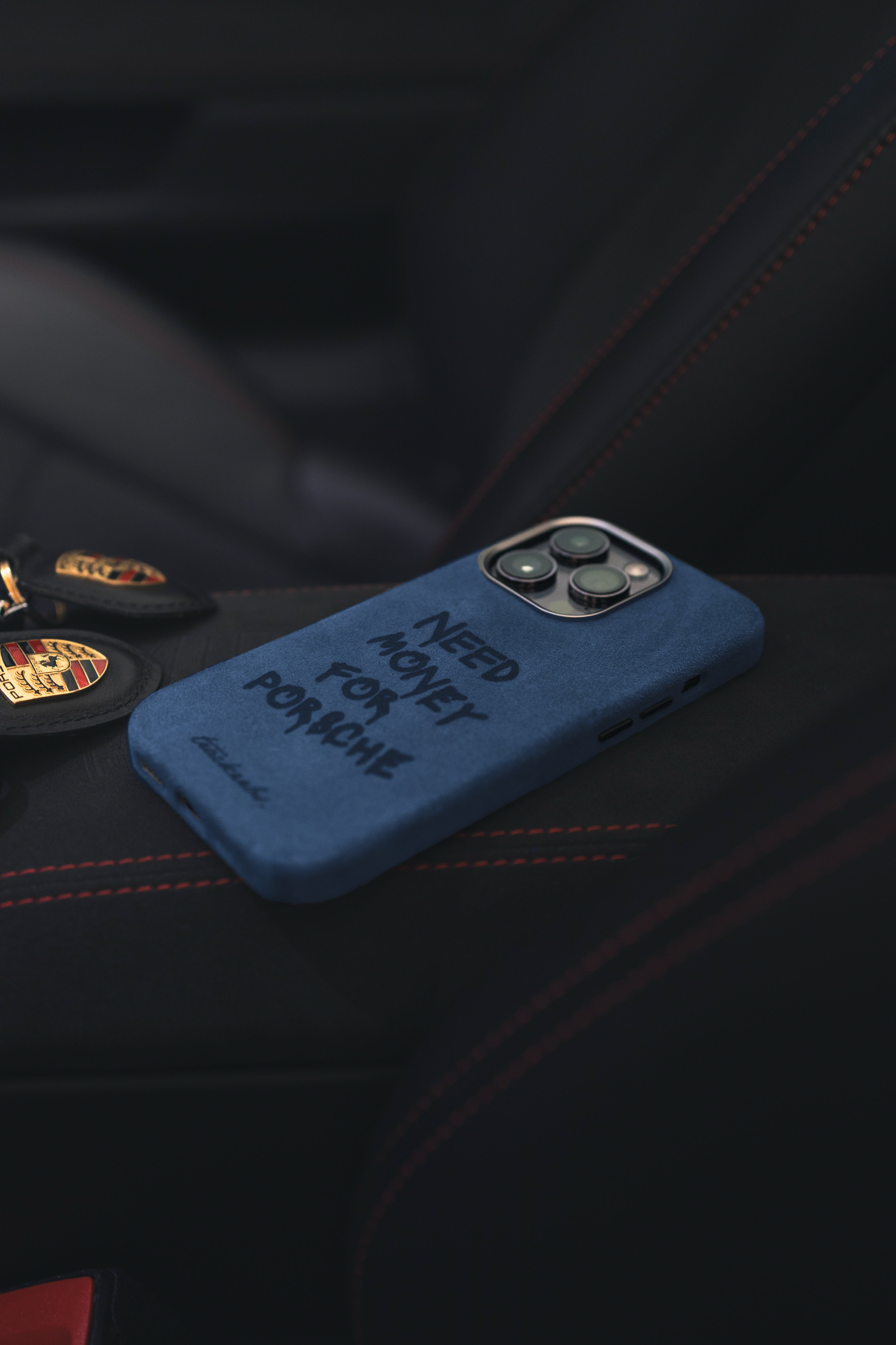 Coque en Alcantara® "Need Money For Porsche"